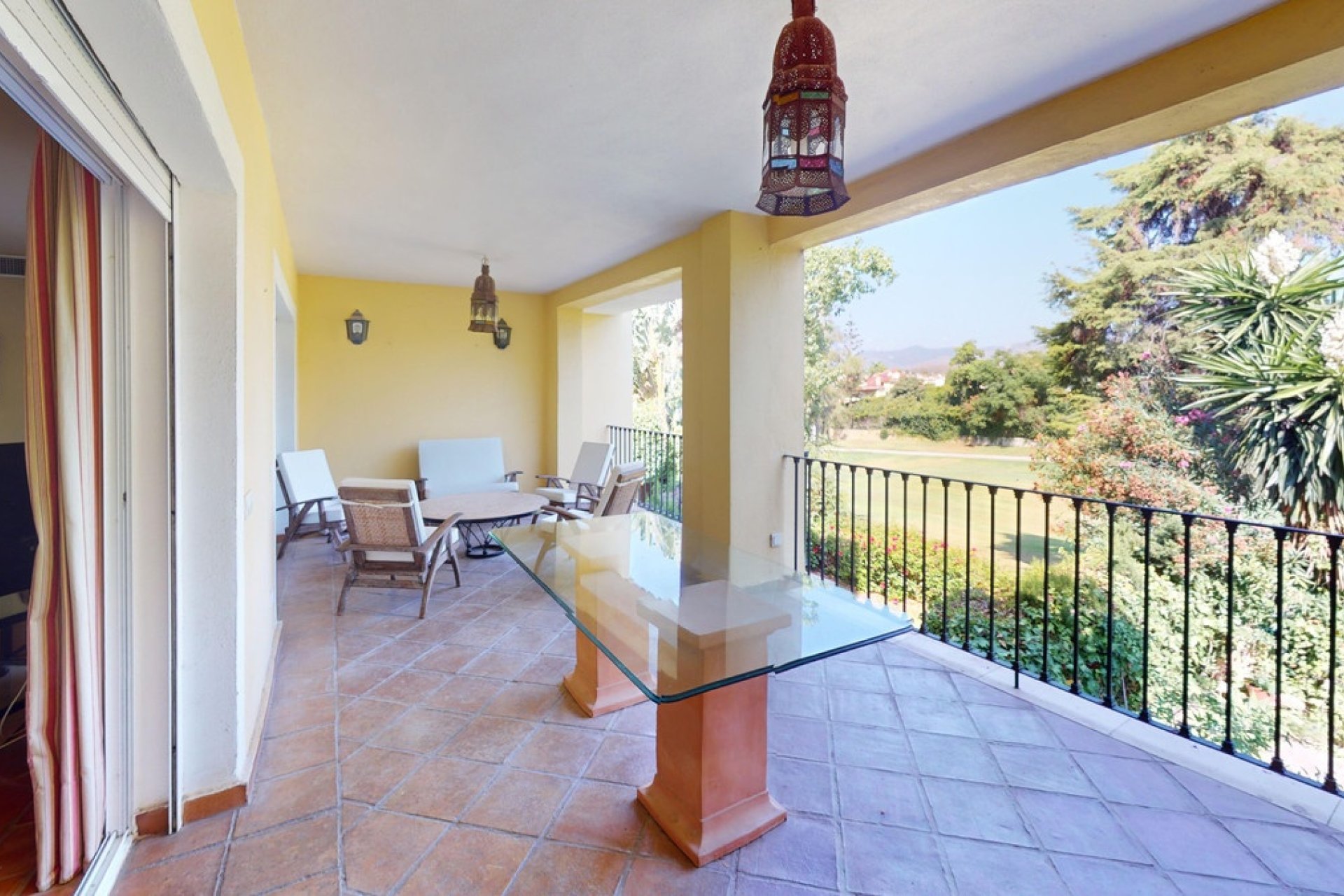 Resale - apartment - Marbella - Guadalmina Alta