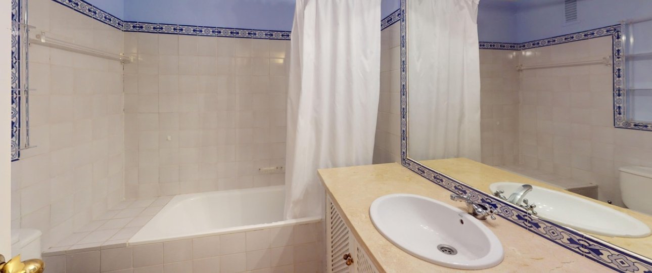 Resale - apartment - Marbella - Guadalmina Alta