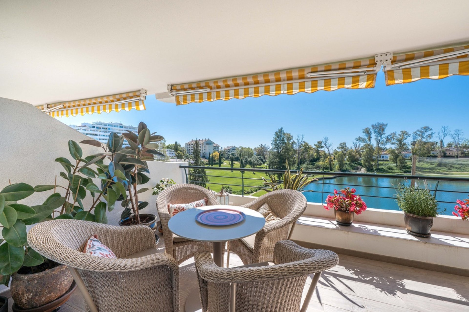 Resale - apartment - Marbella - Guadalmina Alta