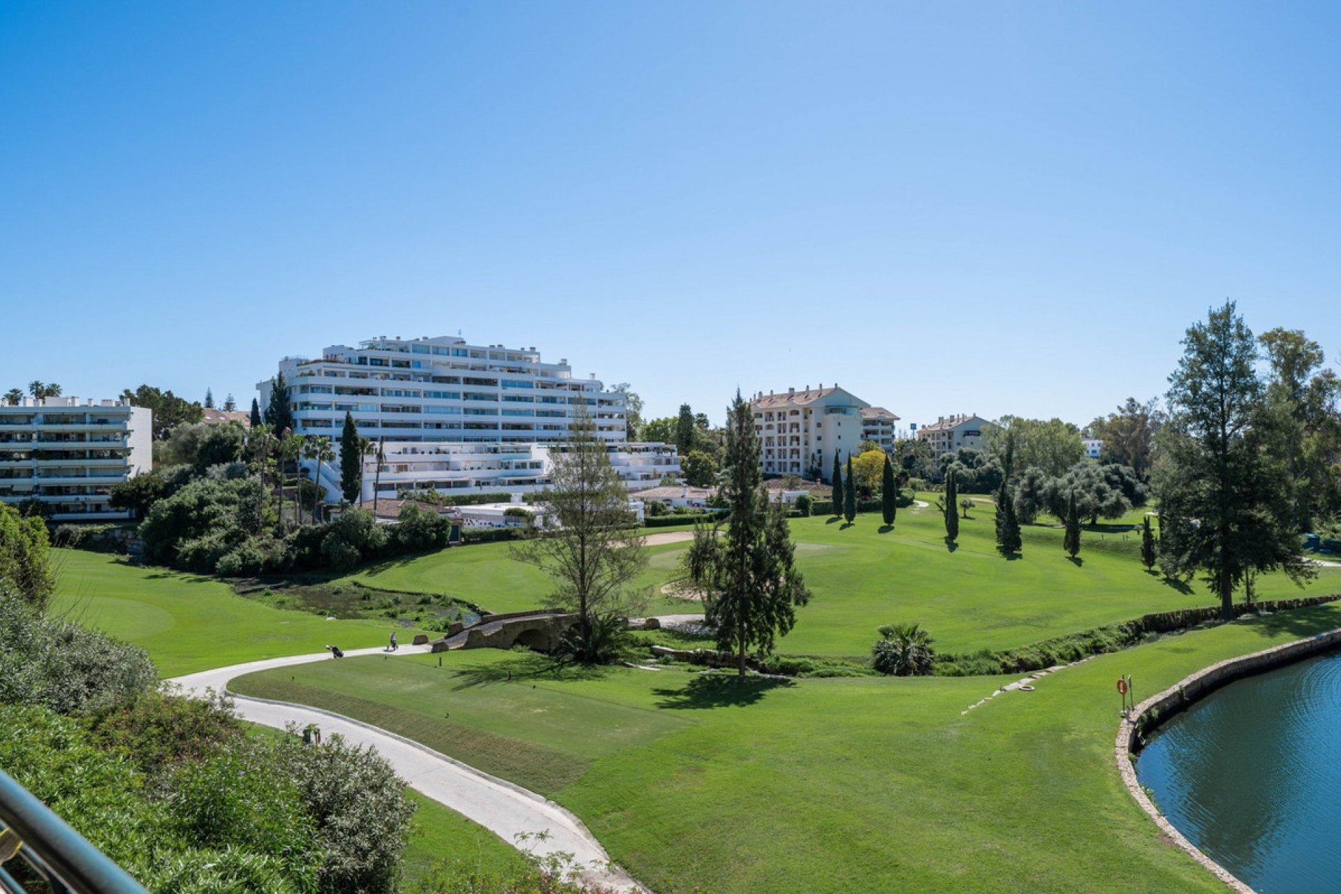 Resale - apartment - Marbella - Guadalmina Alta