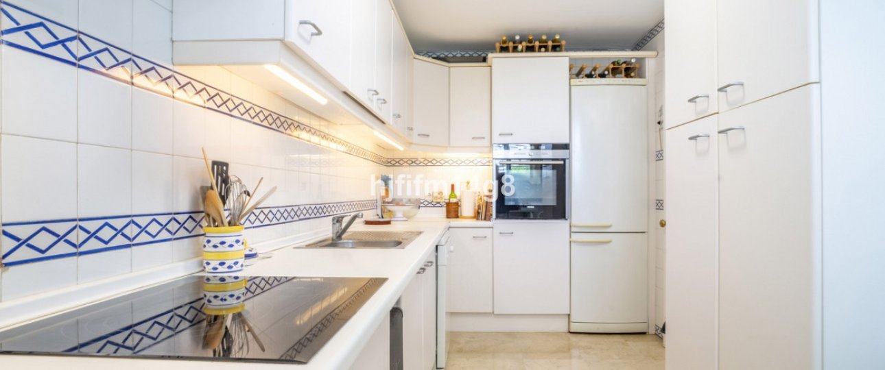 Resale - apartment - Marbella - Guadalmina Alta