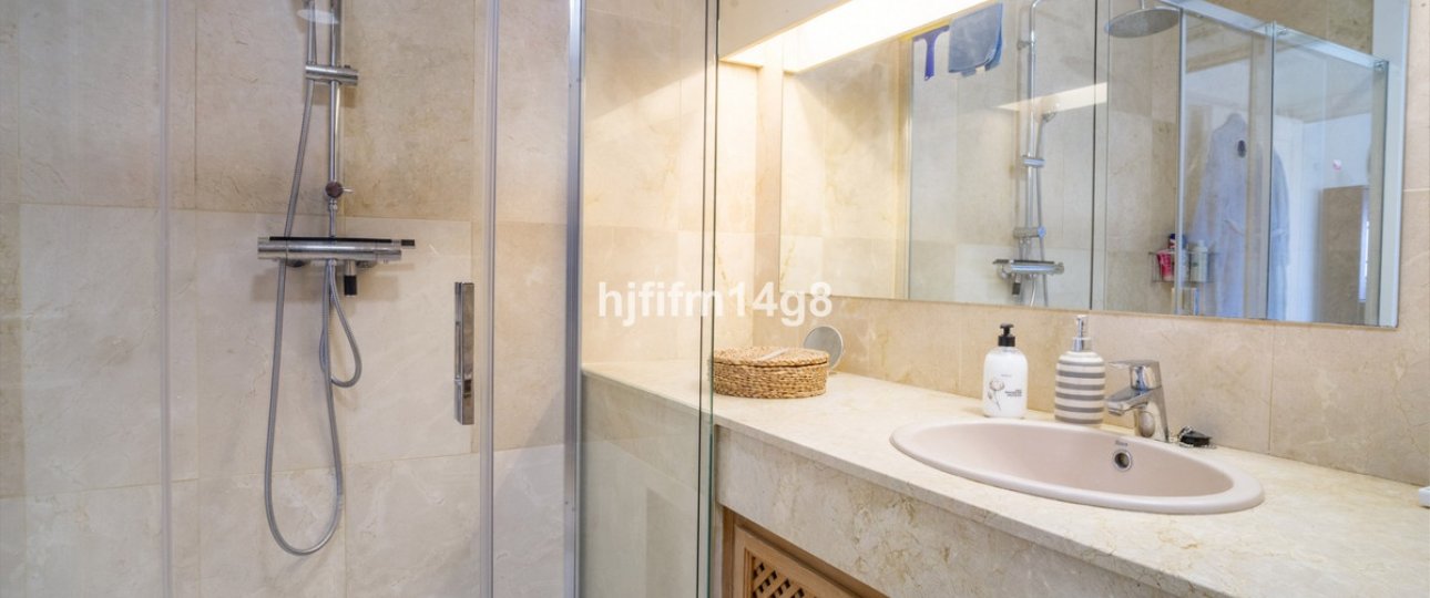 Resale - apartment - Marbella - Guadalmina Alta