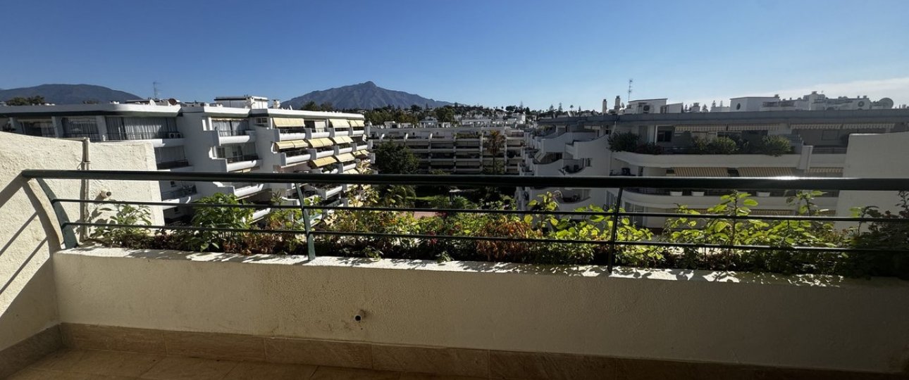Resale - apartment - Marbella - Guadalmina Alta