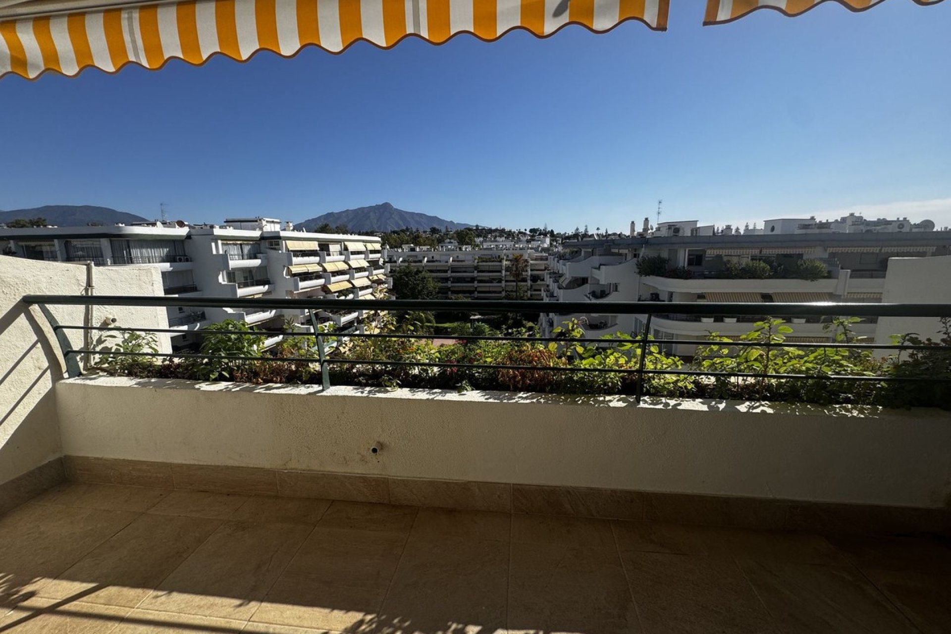 Resale - apartment - Marbella - Guadalmina Alta
