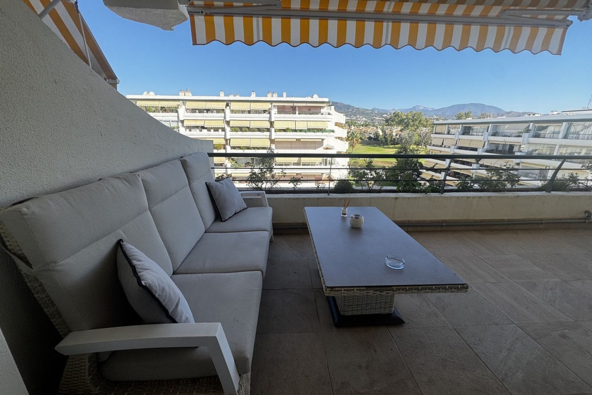 Resale - apartment - Marbella - Guadalmina Alta