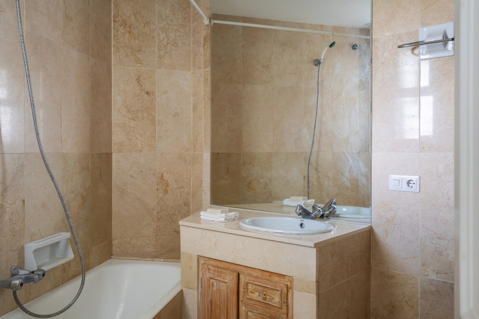 Resale - apartment - Marbella - Guadalmina Alta