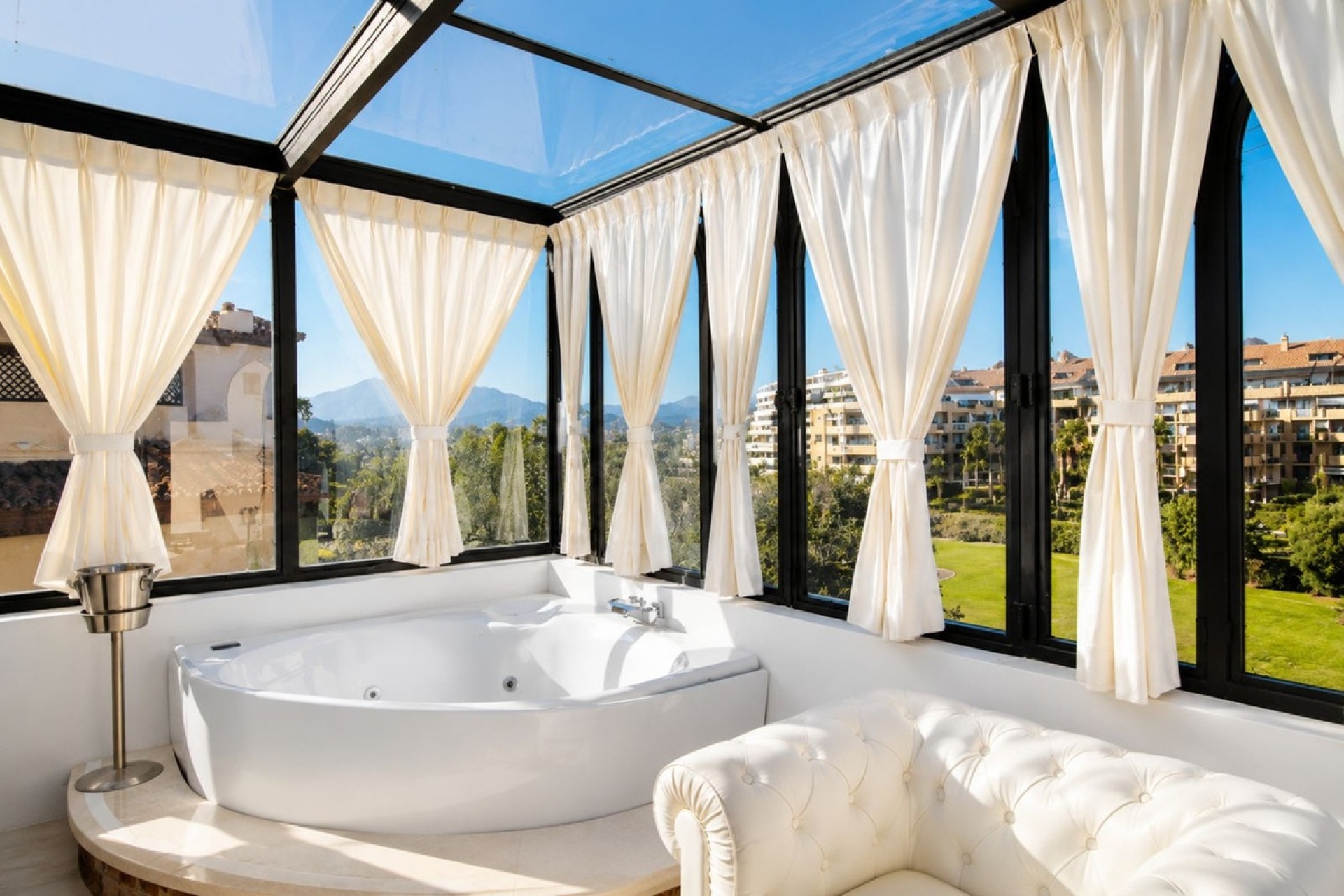 Resale - apartment - Marbella - Guadalmina Alta