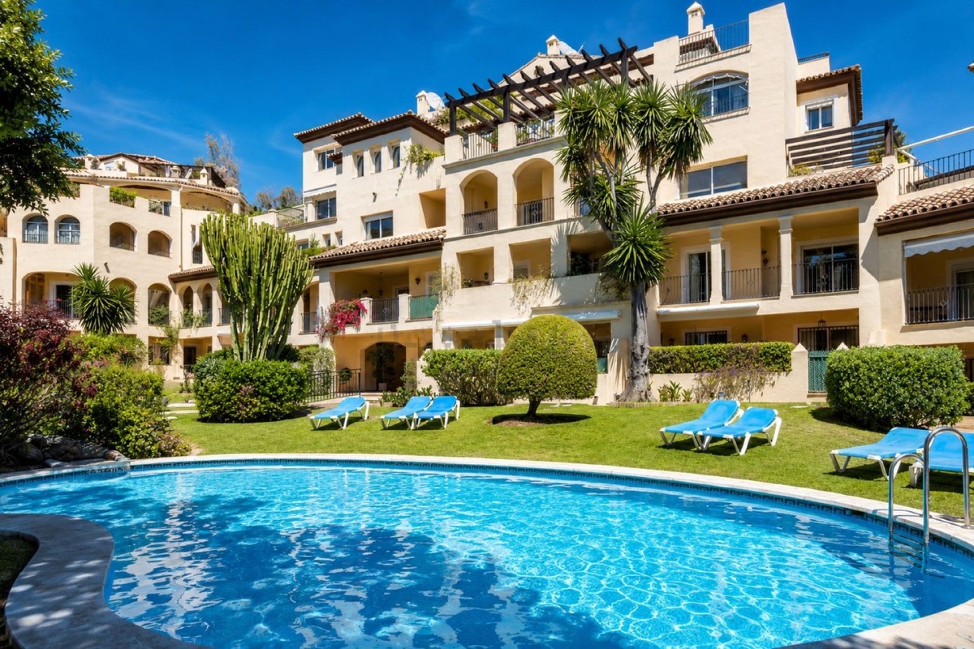 Resale - apartment - Marbella - Guadalmina Alta
