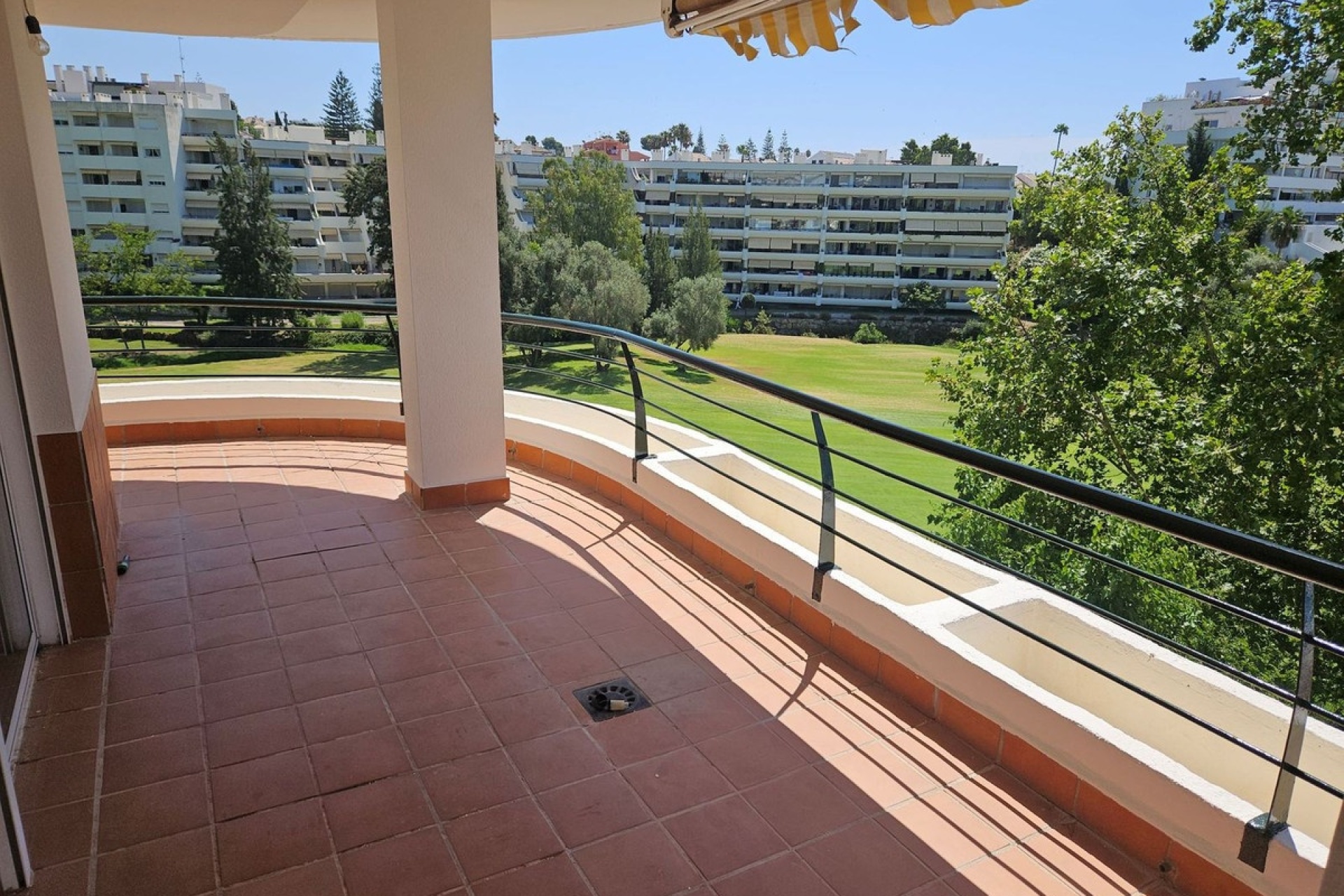 Resale - apartment - Marbella - Guadalmina Alta