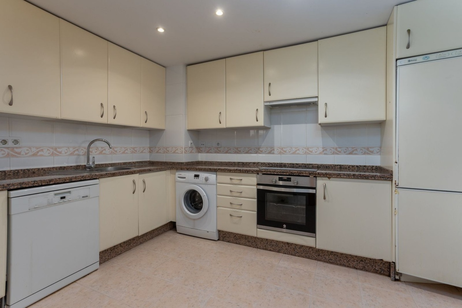 Resale - apartment - Marbella - Guadalmina Alta