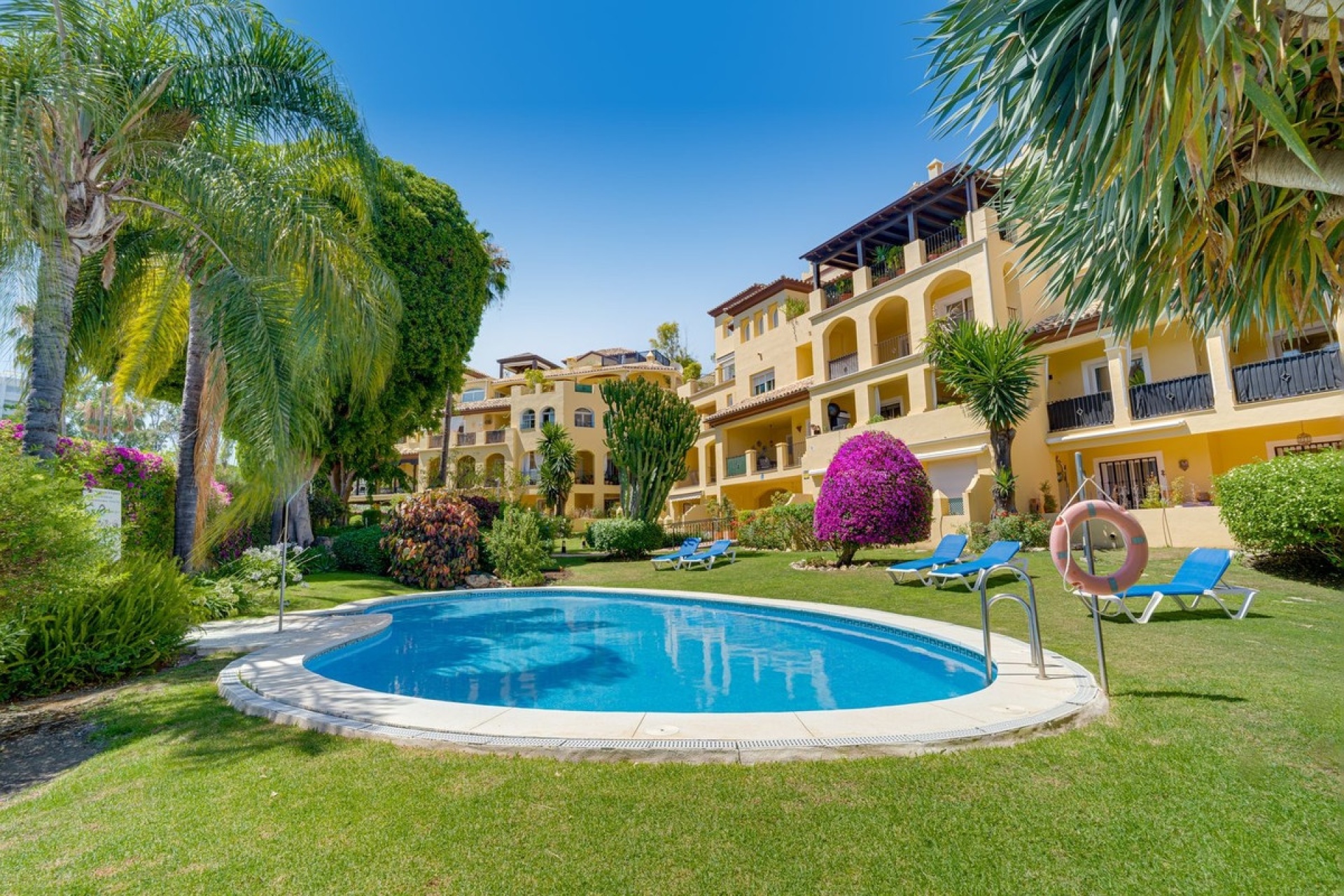 Resale - apartment - Marbella - Guadalmina Alta