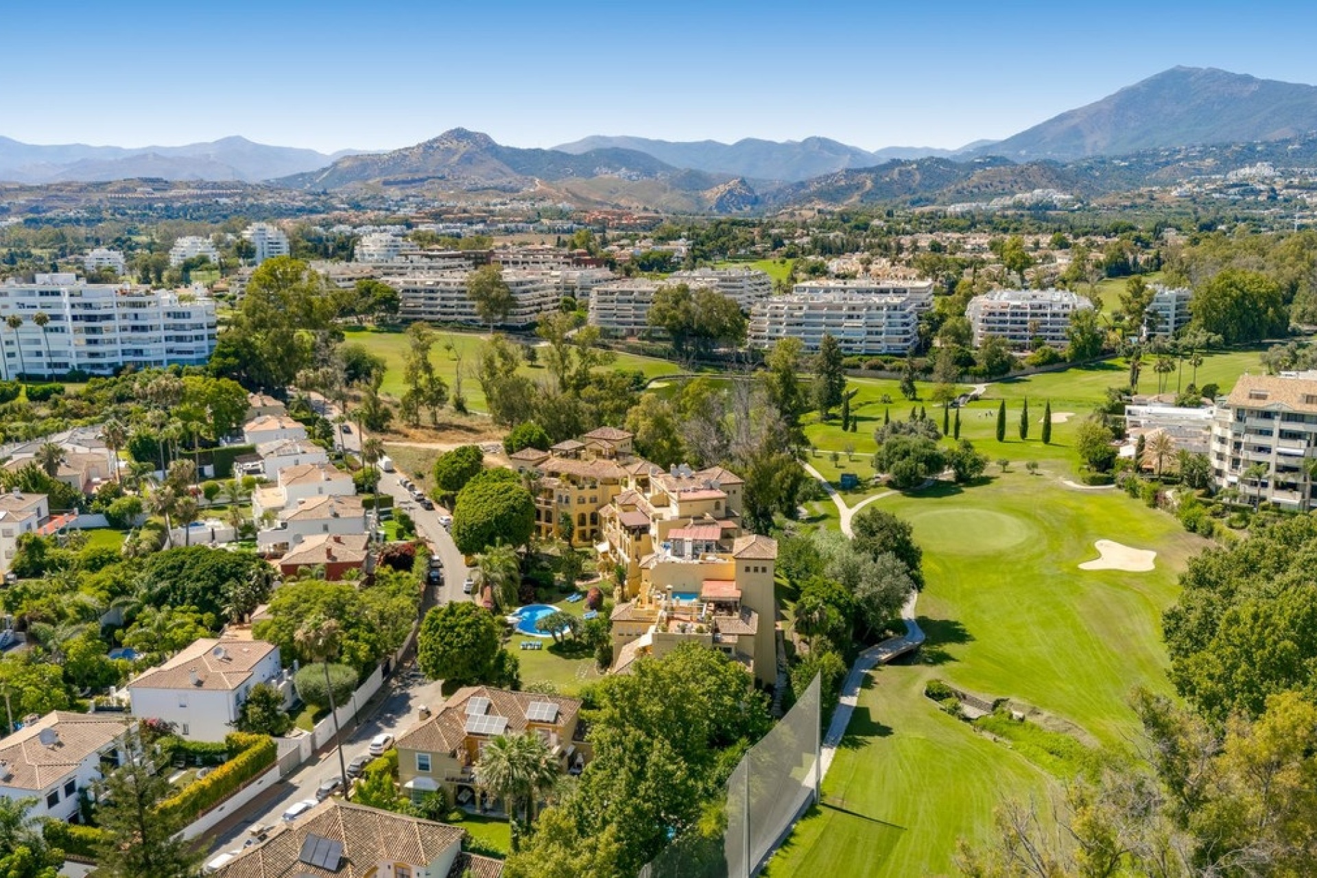 Resale - apartment - Marbella - Guadalmina Alta