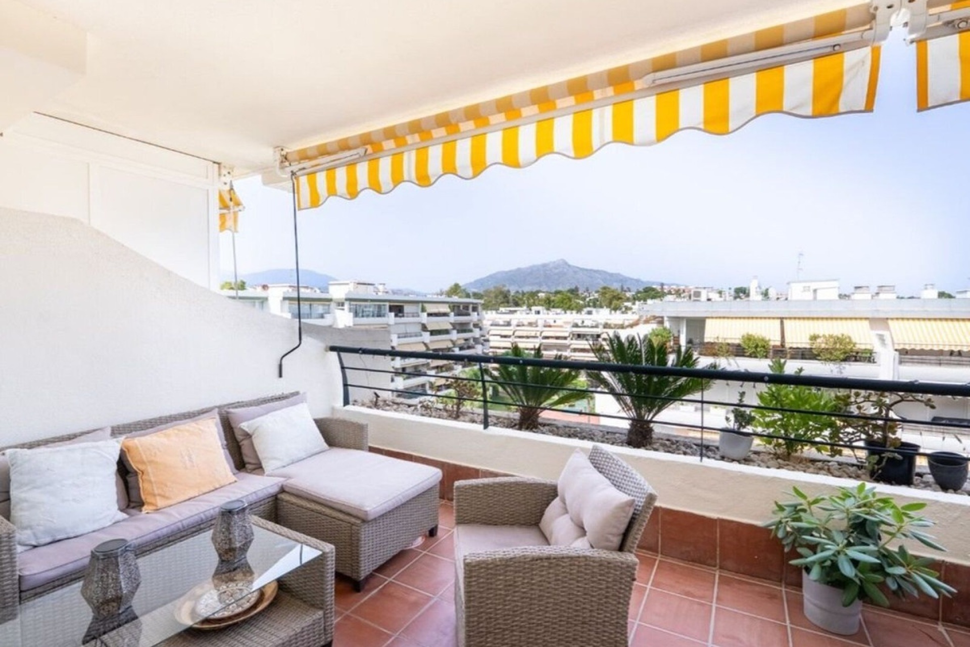 Resale - apartment - Marbella - Guadalmina Alta