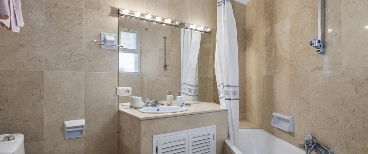 Resale - apartment - Marbella - Guadalmina Alta