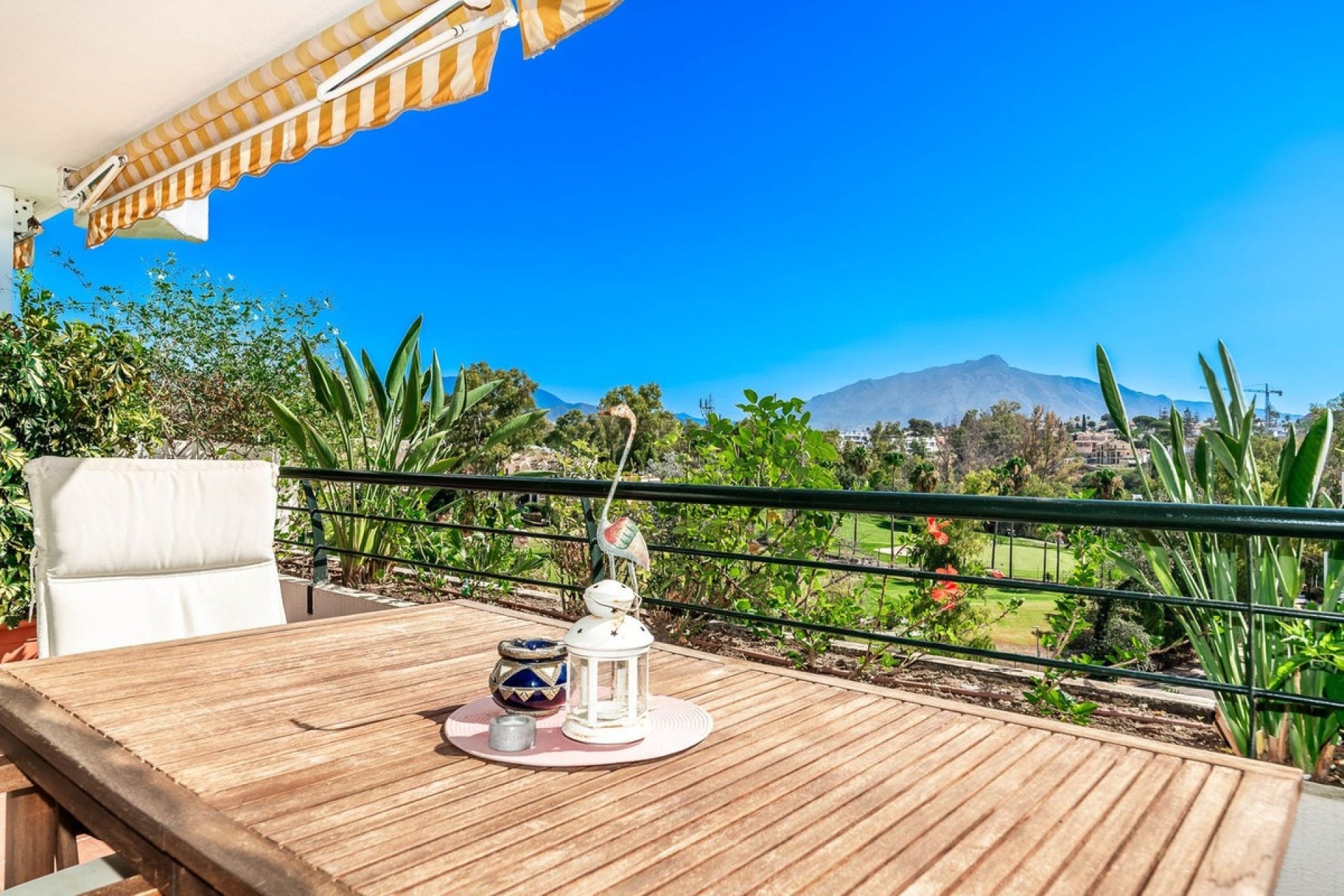 Resale - apartment - Marbella - Guadalmina Alta