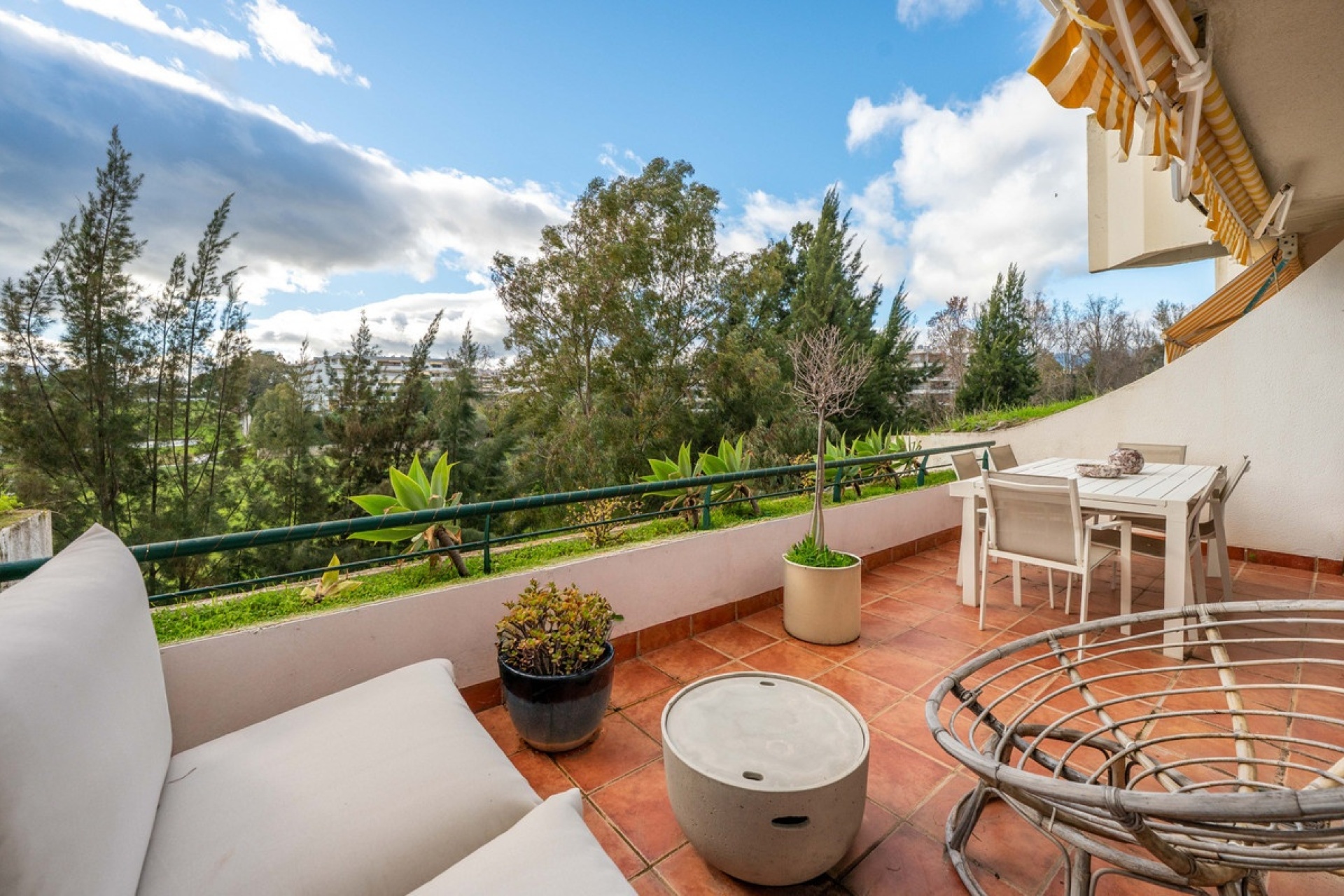 Resale - apartment - Marbella - Guadalmina Alta