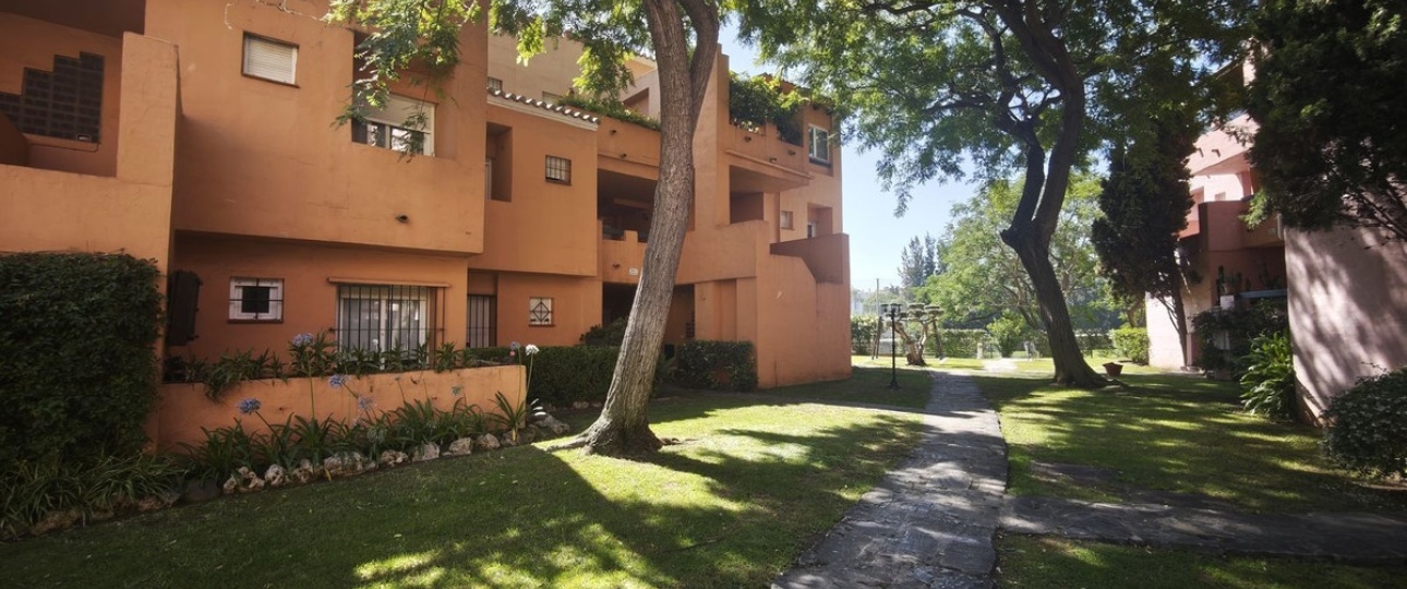 Resale - apartment - Marbella - Guadalmina Alta