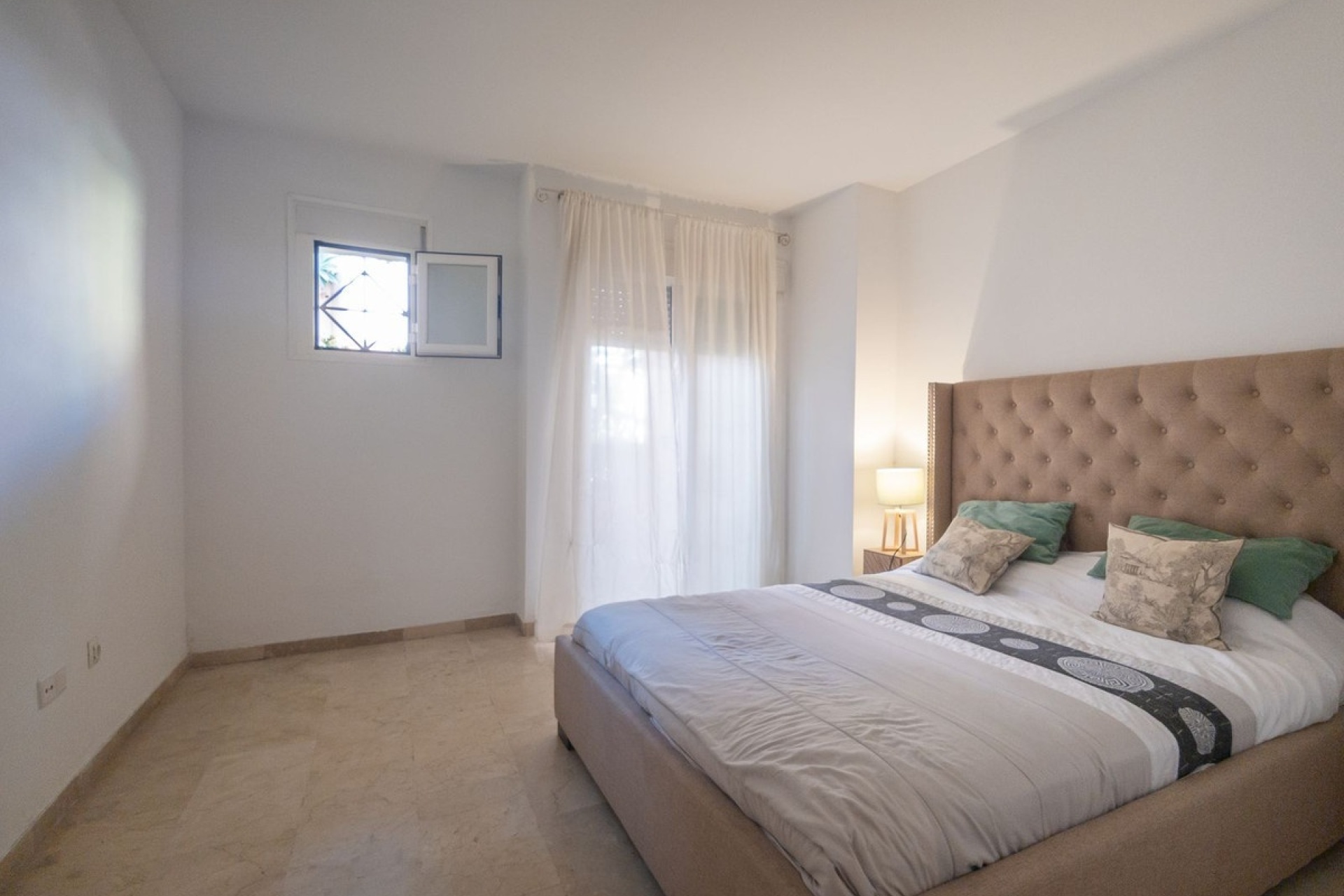 Resale - apartment - Marbella - Guadalmina Alta