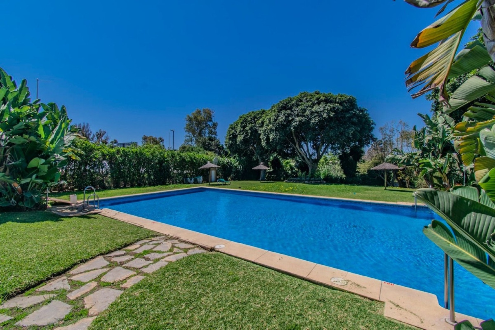 Resale - apartment - Marbella - Guadalmina Alta