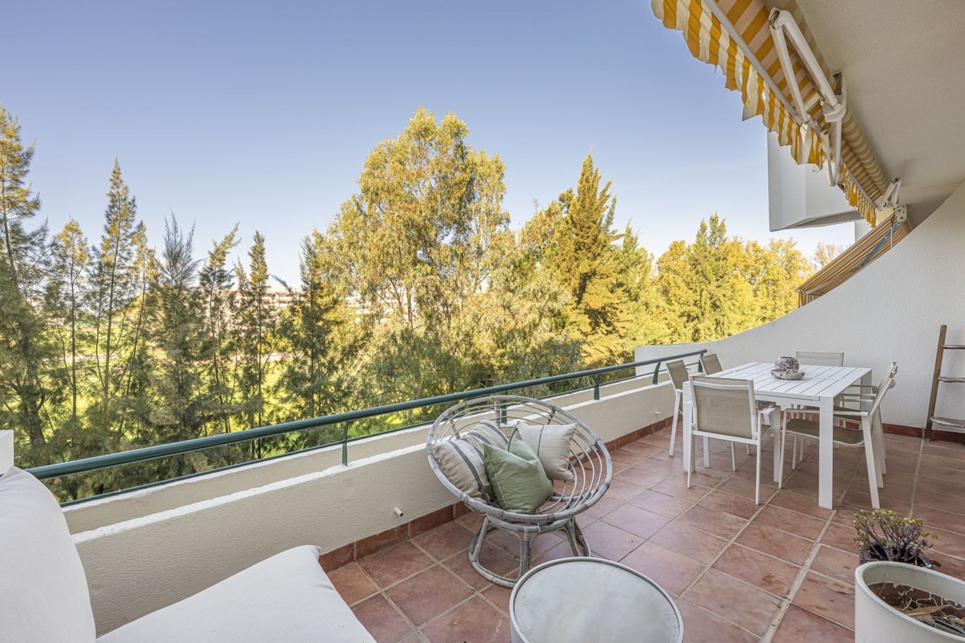 Resale - apartment - Marbella - Guadalmina Alta