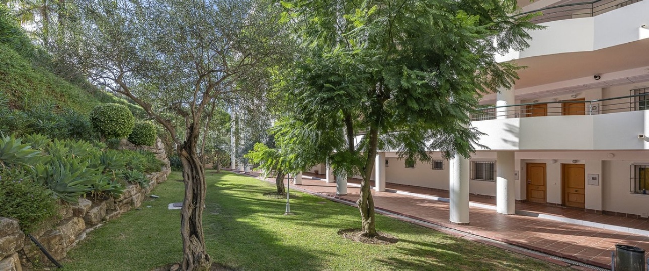 Resale - apartment - Marbella - Guadalmina Alta