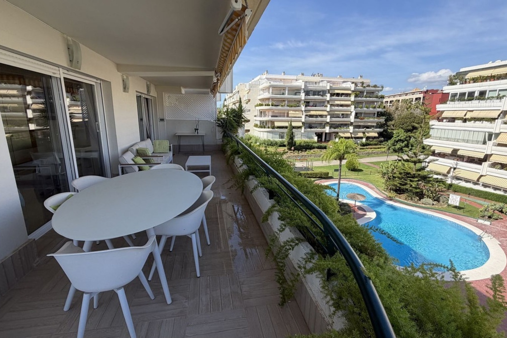 Resale - apartment - Marbella - Guadalmina Alta