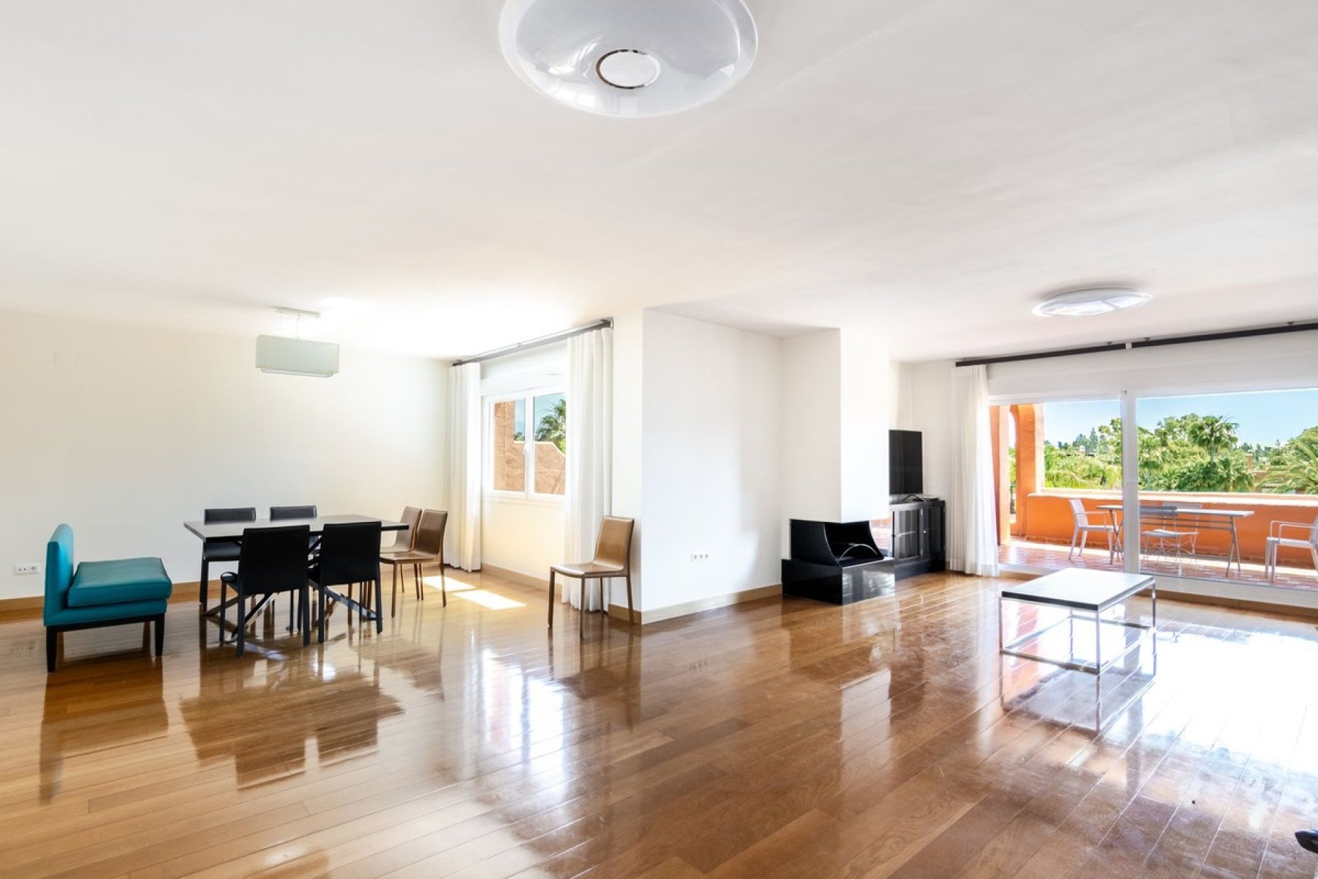 Resale - apartment - Marbella - Guadalmina Baja