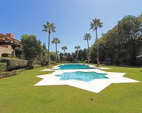 Resale - apartment - Marbella - Guadalmina Baja