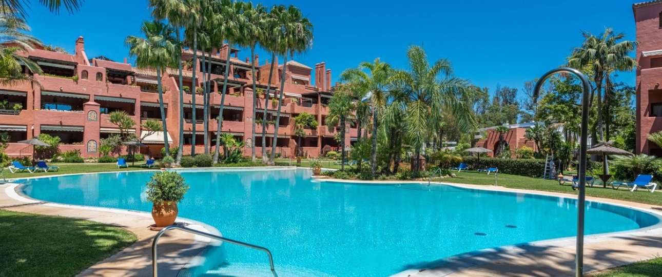 Resale - apartment - Marbella - Guadalmina Baja