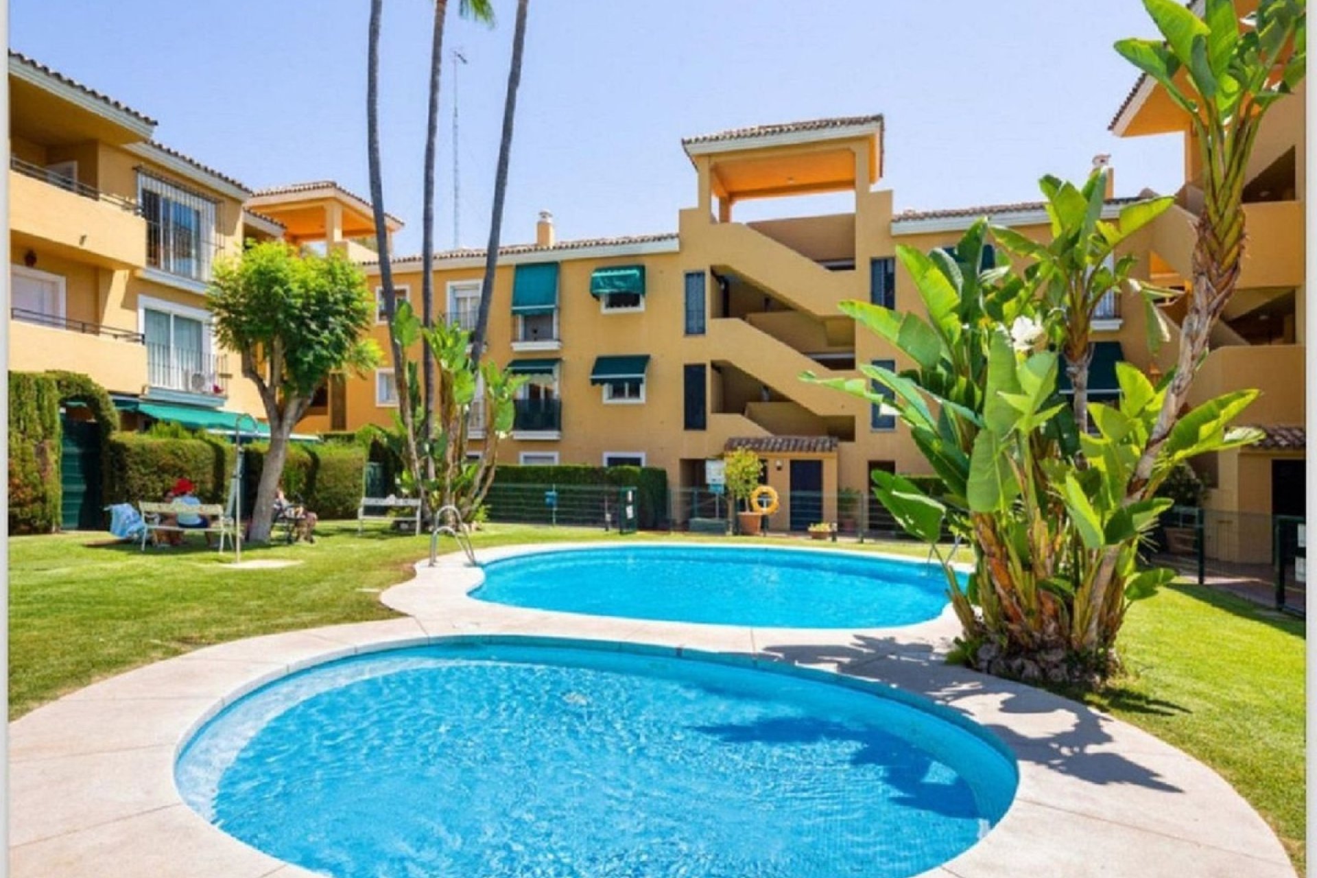 Resale - apartment - Marbella - Guadalmina Baja