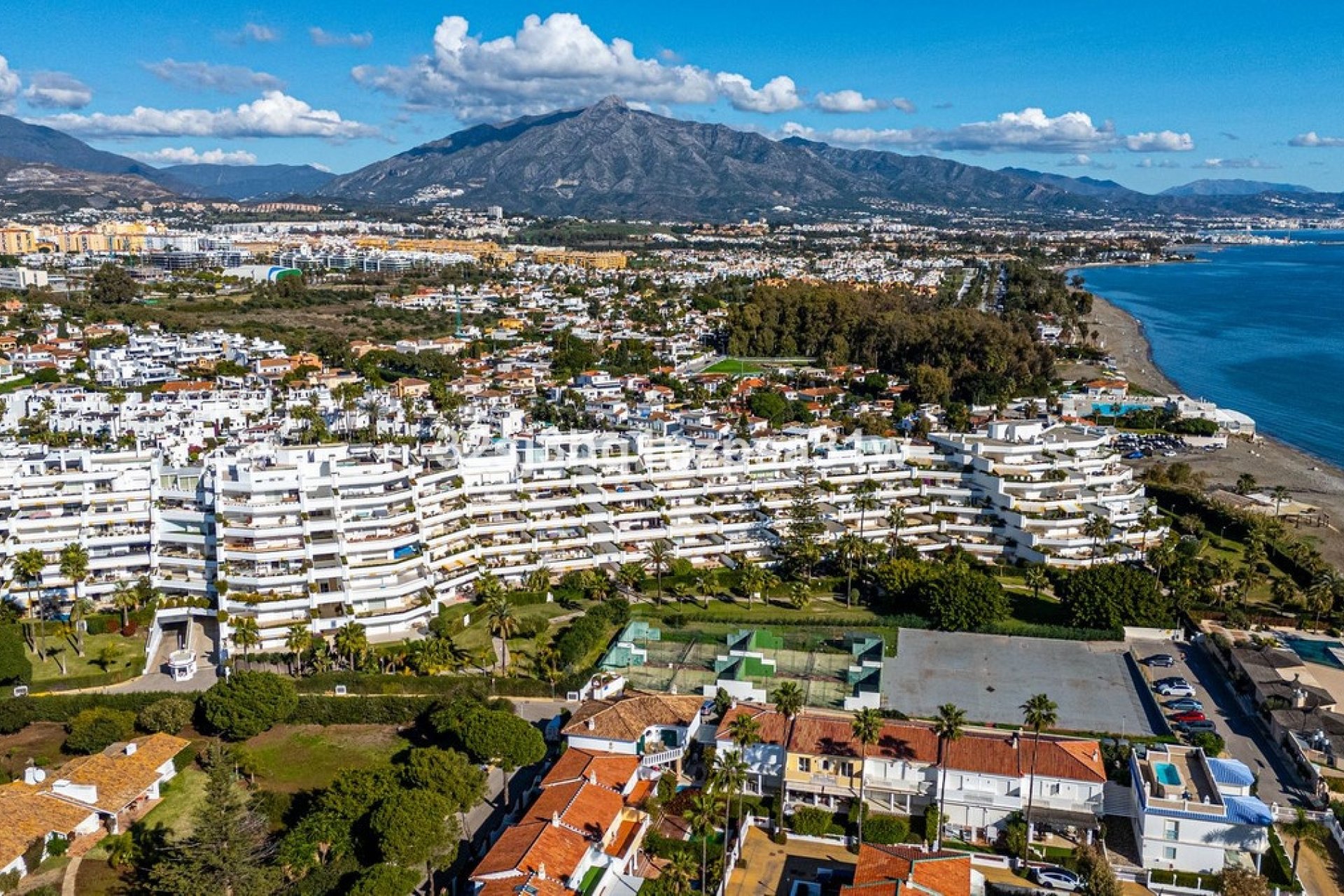 Resale - apartment - Marbella - Guadalmina Baja