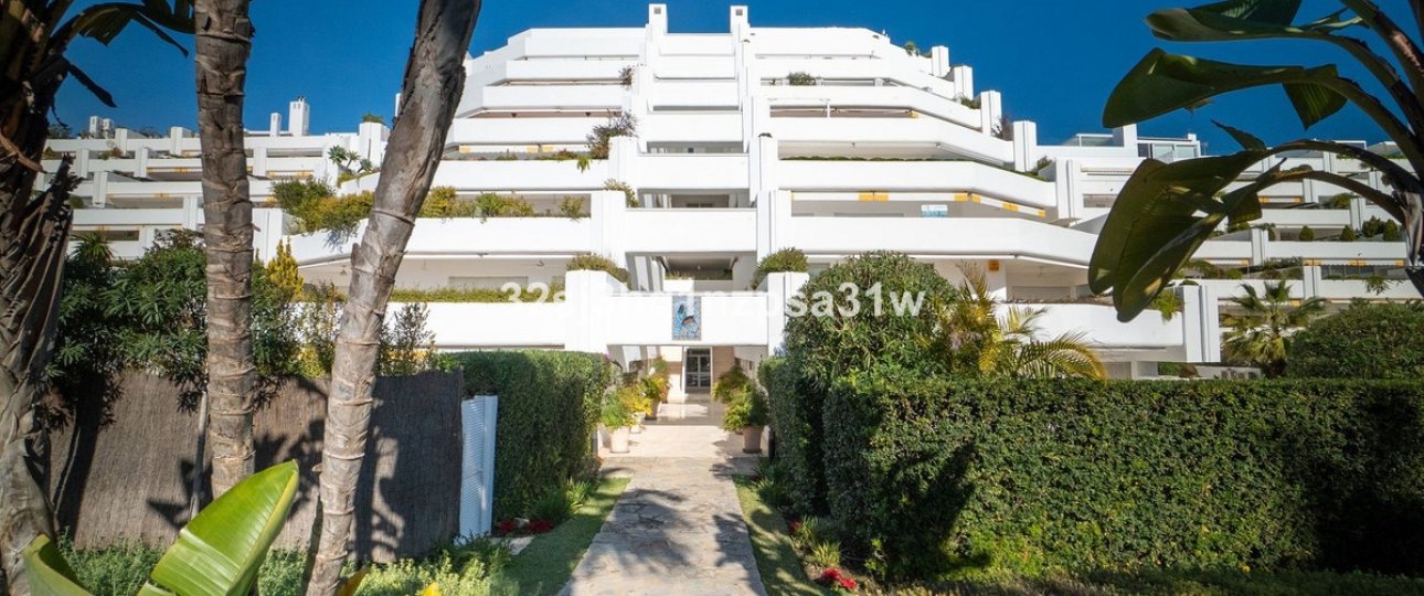Resale - apartment - Marbella - Guadalmina Baja