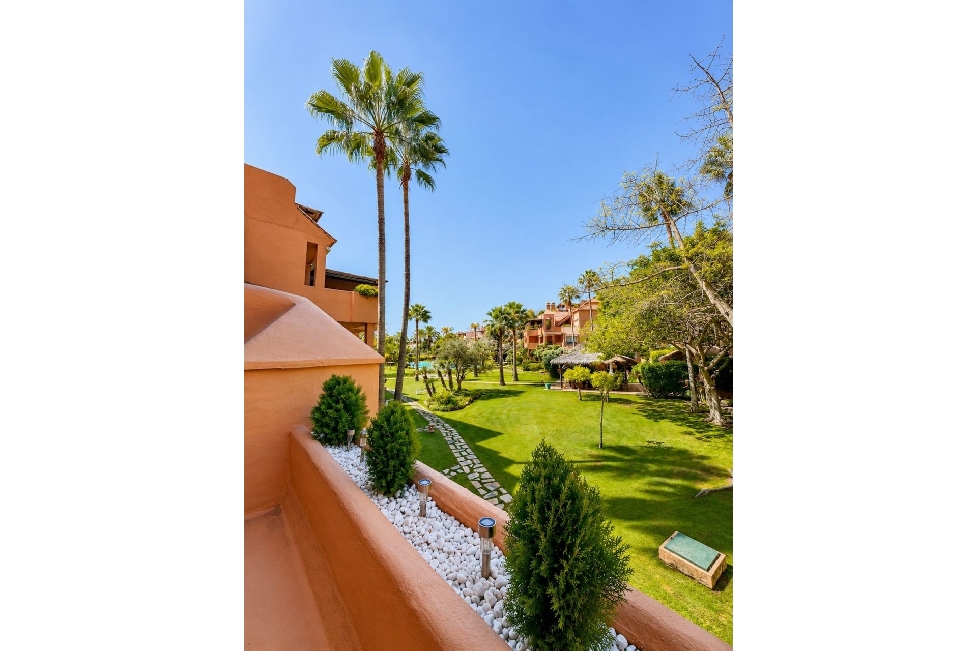 Resale - apartment - Marbella - Guadalmina Baja