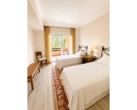 Resale - apartment - Marbella - Guadalmina Baja
