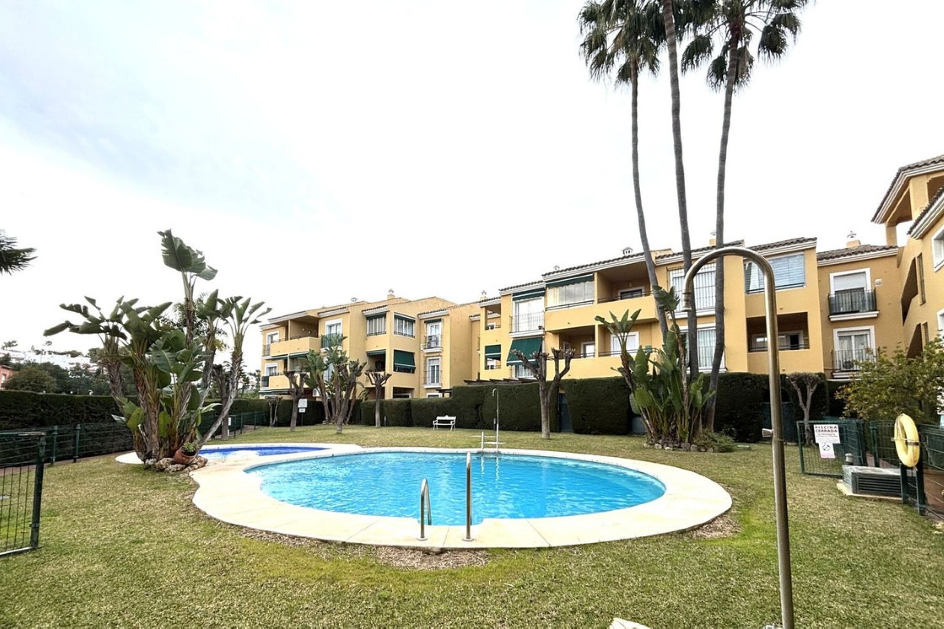 Resale - apartment - Marbella - Guadalmina Baja