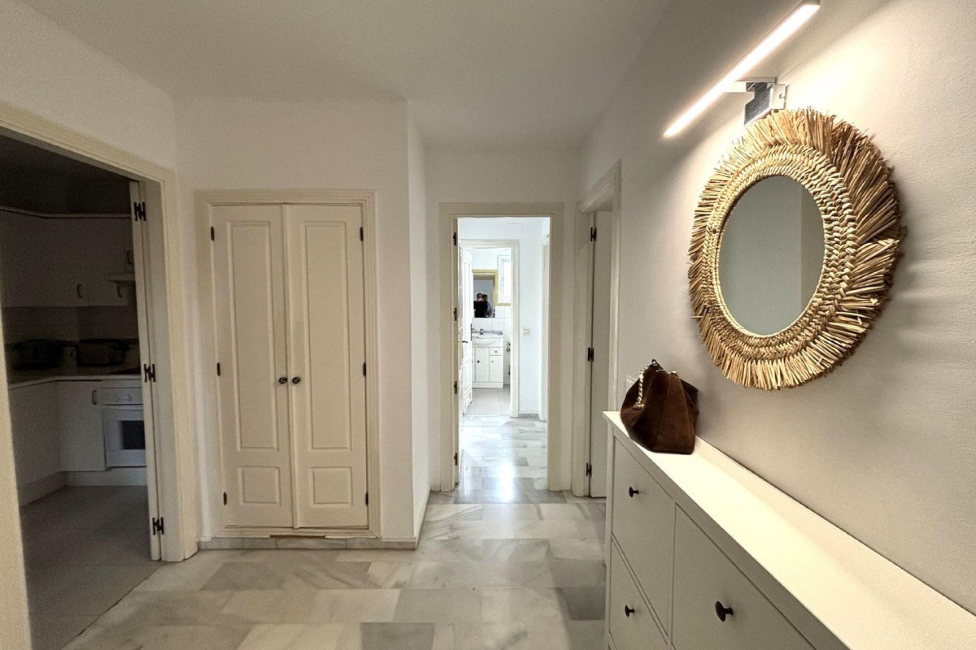 Resale - apartment - Marbella - Guadalmina Baja