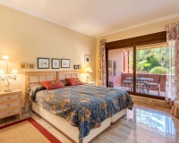 Resale - apartment - Marbella - Guadalmina Baja