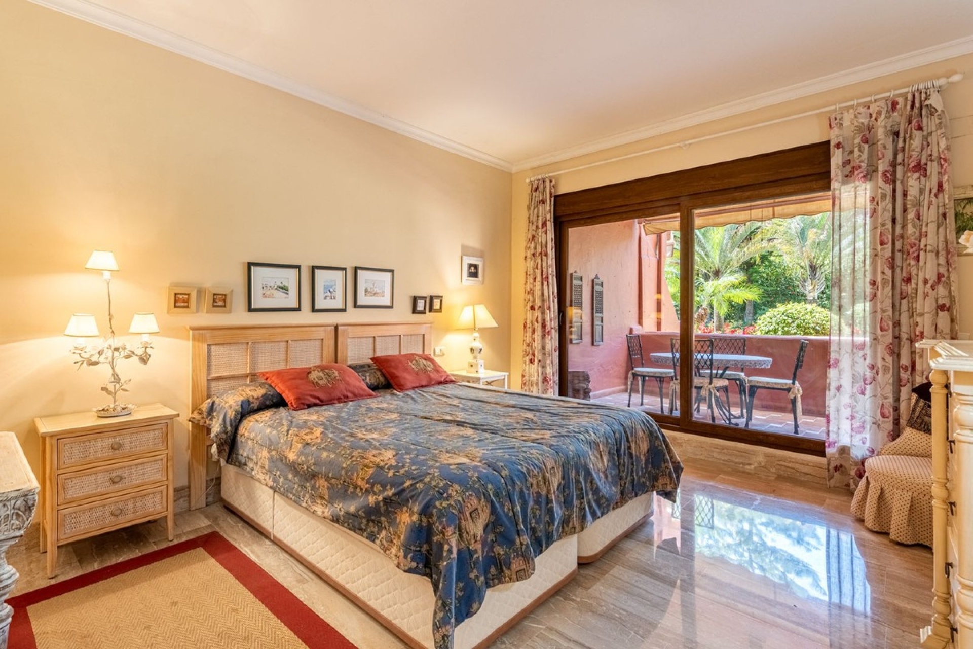 Resale - apartment - Marbella - Guadalmina Baja
