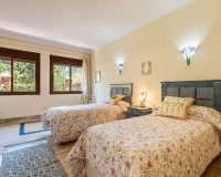 Resale - apartment - Marbella - Guadalmina Baja