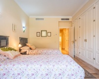 Resale - apartment - Marbella - Guadalmina Baja
