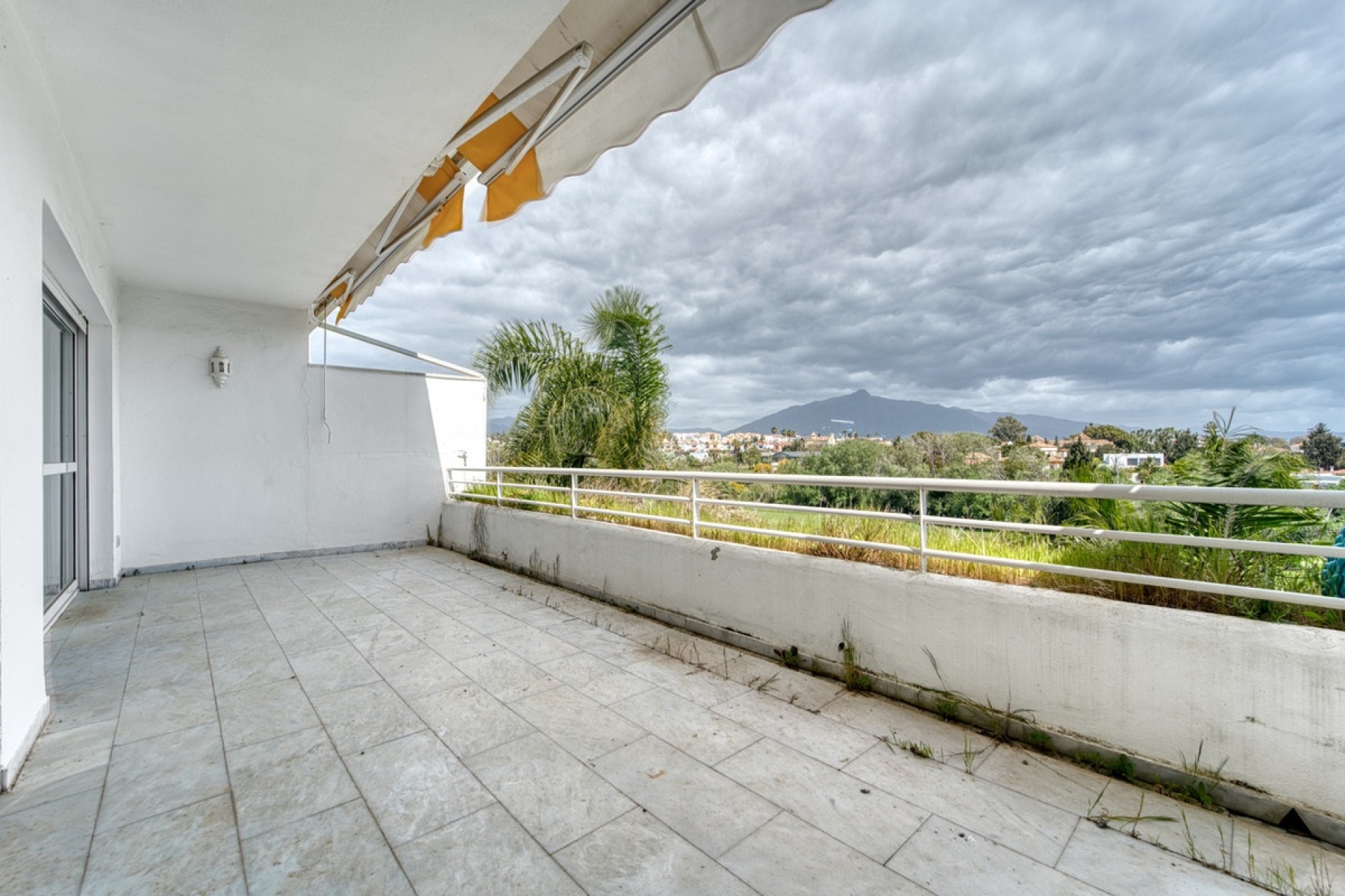 Resale - apartment - Marbella - Guadalmina Baja
