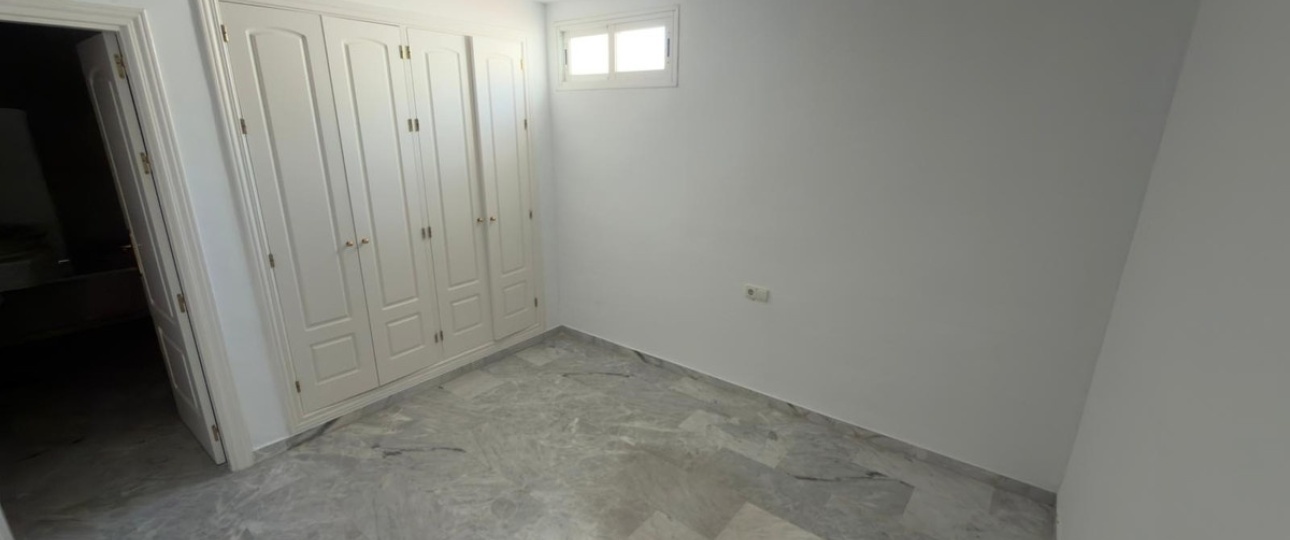 Resale - apartment - Marbella - Guadalmina Baja