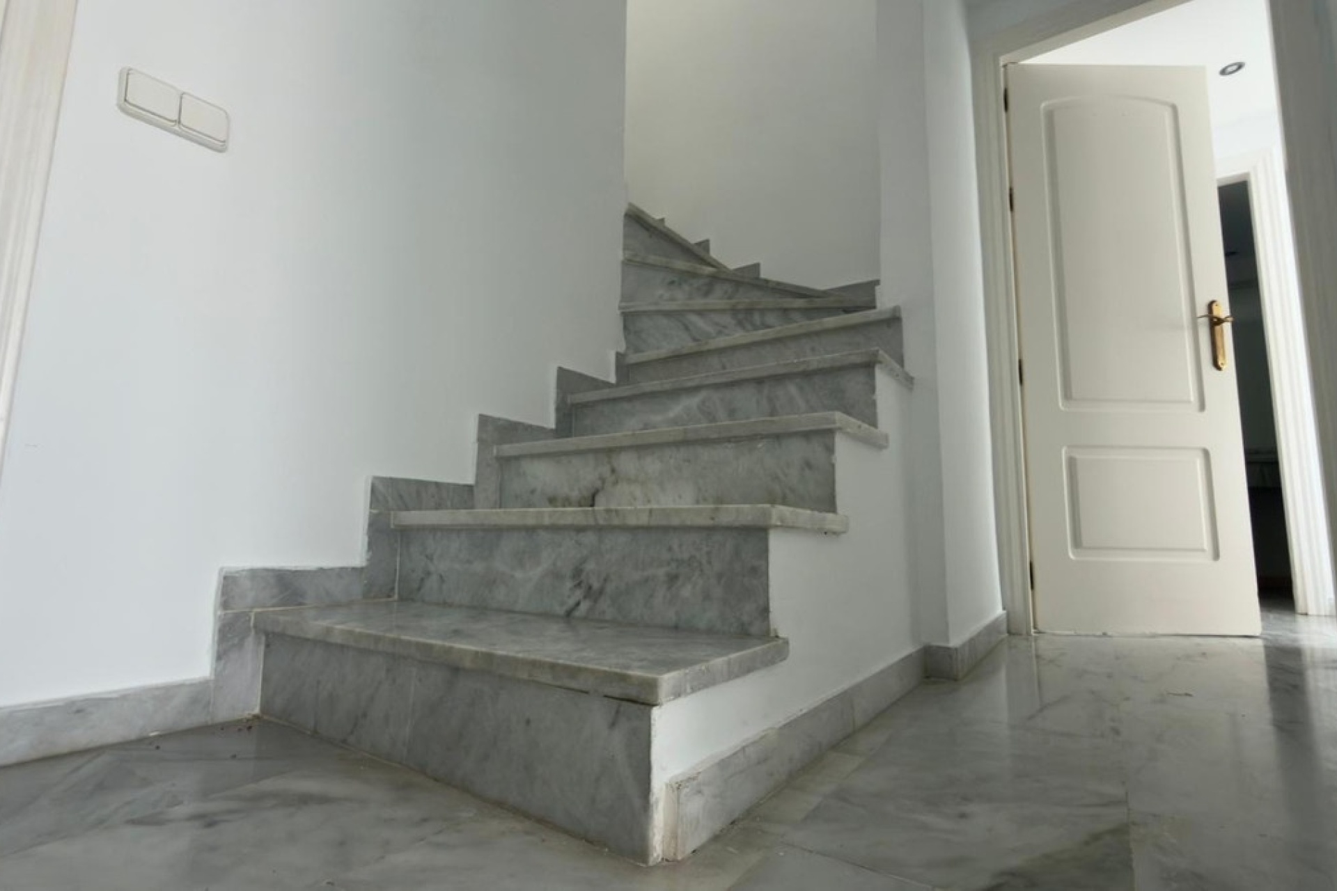 Resale - apartment - Marbella - Guadalmina Baja