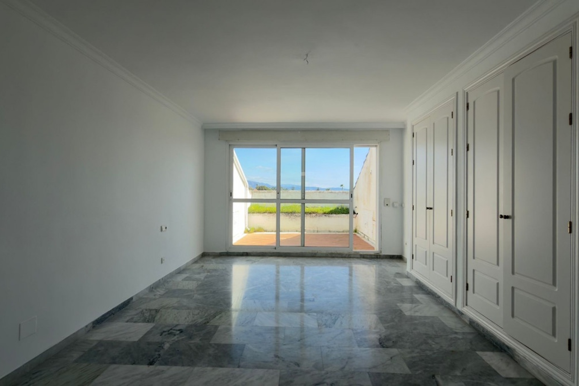 Resale - apartment - Marbella - Guadalmina Baja