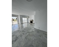 Resale - apartment - Marbella - Guadalmina Baja