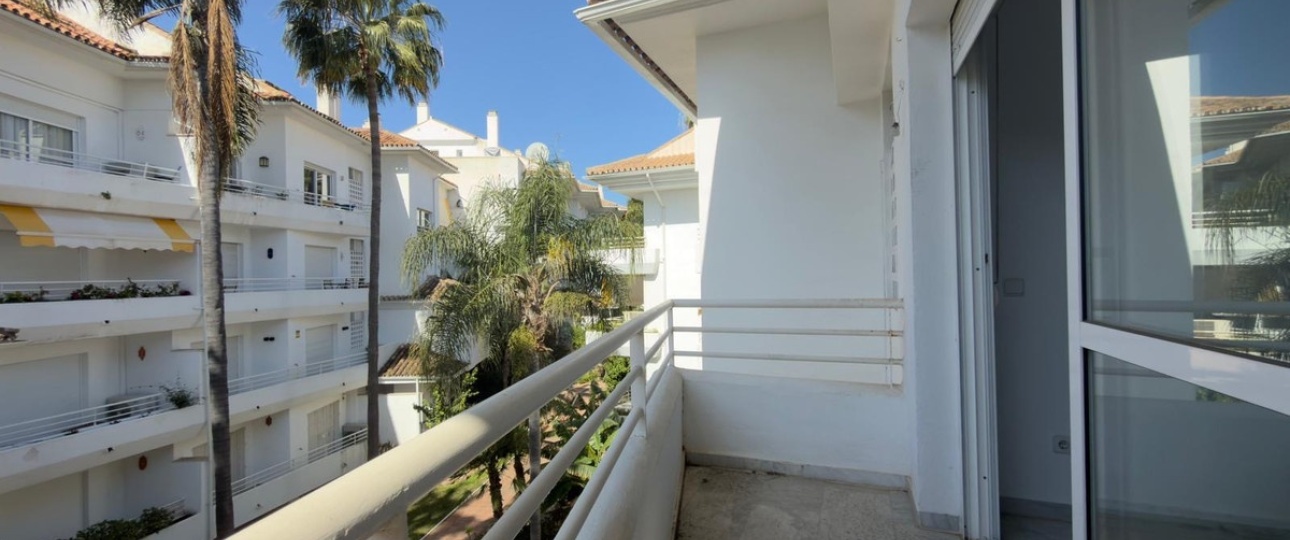 Resale - apartment - Marbella - Guadalmina Baja