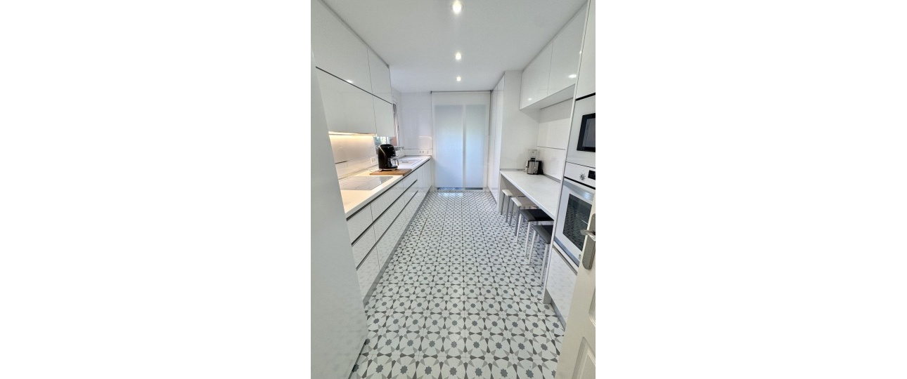 Resale - apartment - Marbella - Guadalmina Baja