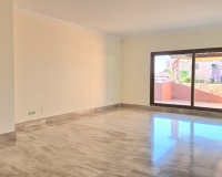 Resale - apartment - Marbella - Guadalmina Baja