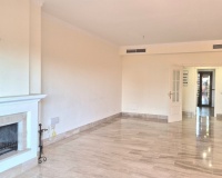 Resale - apartment - Marbella - Guadalmina Baja