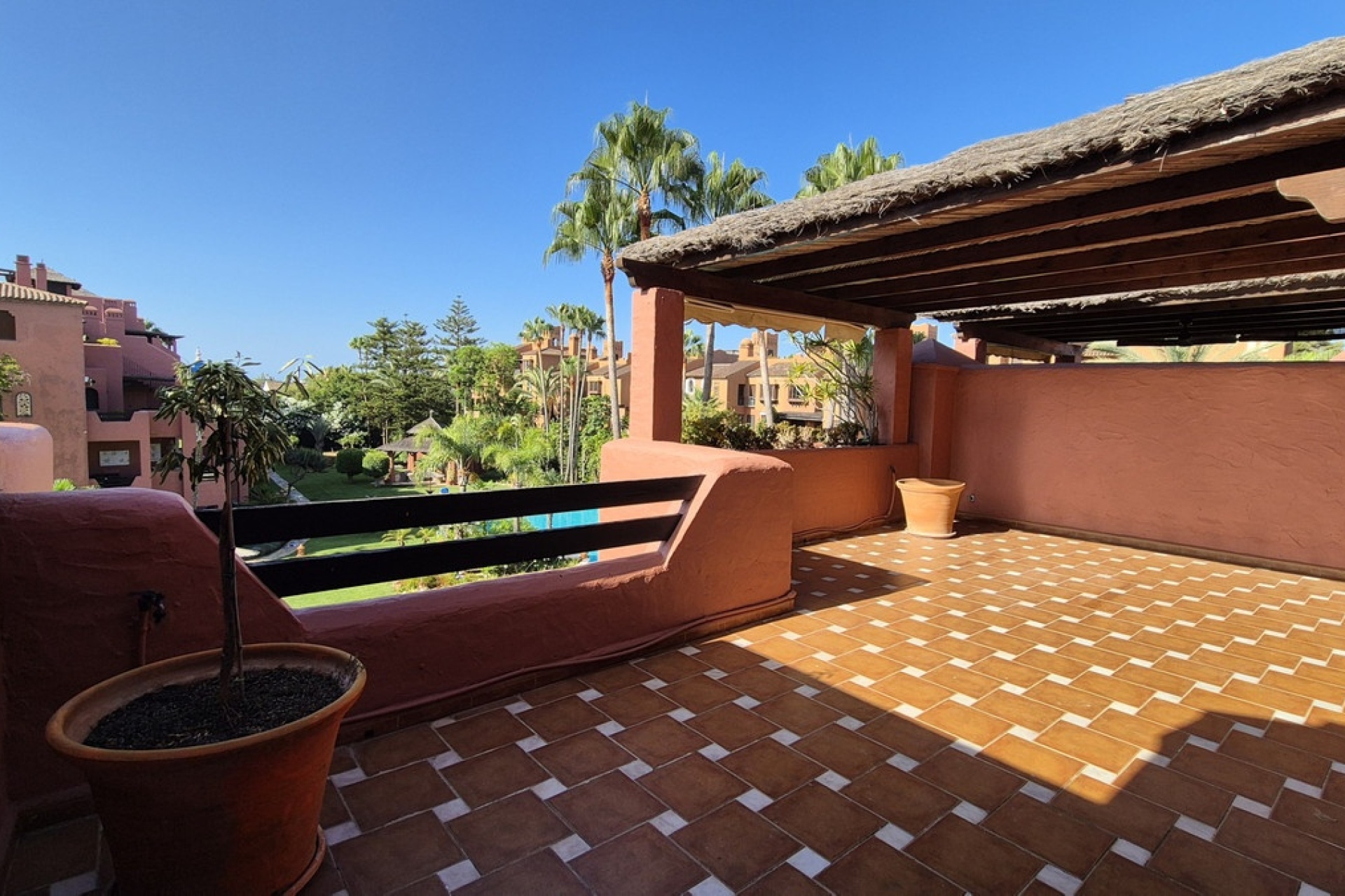 Resale - apartment - Marbella - Guadalmina Baja